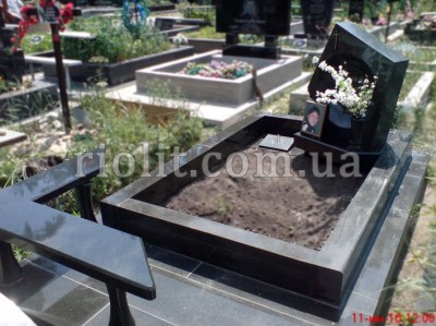 Pamyatnik_Borzenkovy_foto_2