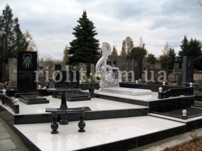 Pamyatnik_skrepichnui_klych_foto_1
