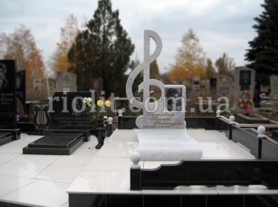 Pamyatnik_skrepichnui_klych_foto_2