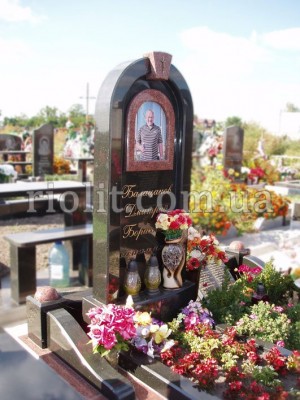 Pamyatnik_Balatcanovy_foto_1