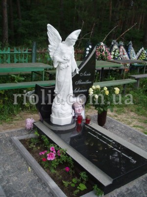 Pamyatnik_co_statyei_foto_1