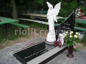 Pamyatnik_co_statyei_foto_3