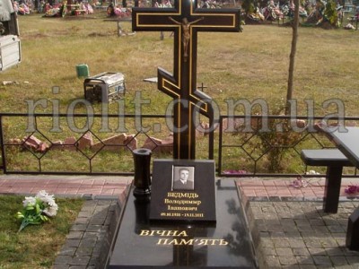 Pamyatnik_krest_foto_01