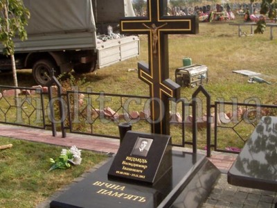 Pamyatnik_krest_foto_03