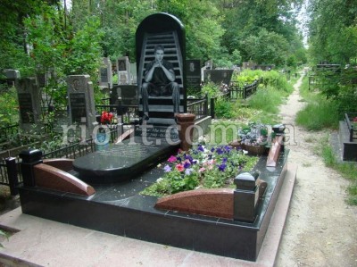 Pamyatnik_Vovochke_foto_1