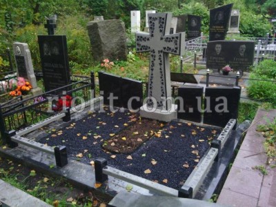 Pamyatnik_semie_c_krestom_foto_1
