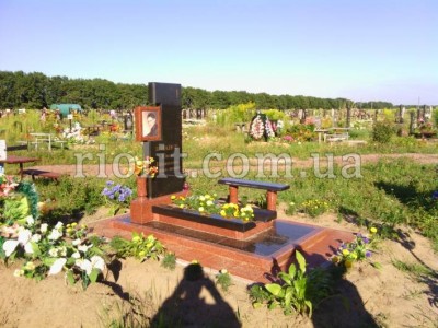 Pamyatnik_Botanovy_foto_2