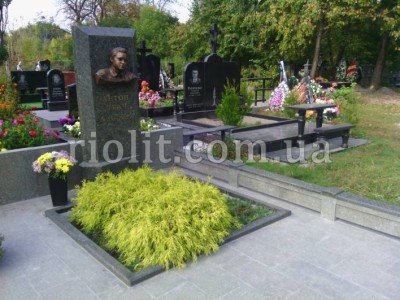 Pamyatnik_c_granita_rogovka_foto_4