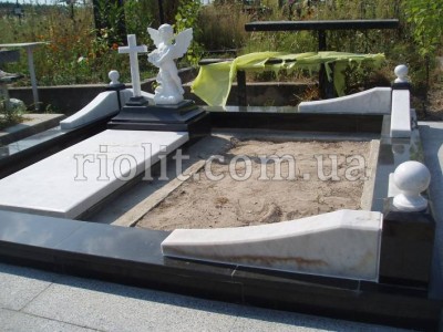Pamyatnik_c_angelom_foto_3