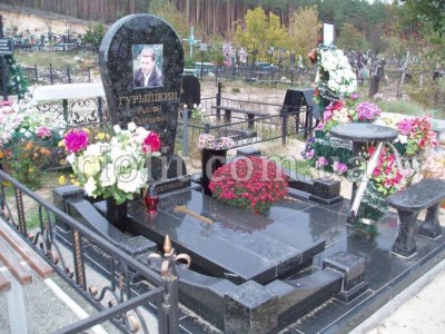 Pamyatnik_Gyrushkiny_foto_2
