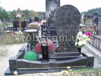 Pamyatnik_Gyrushkiny_foto_5