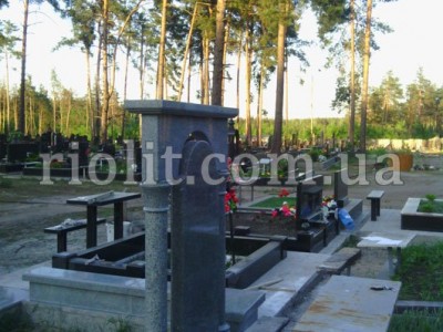 Pamyatnik_c_panteonom_foto_4