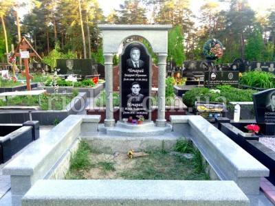 Pamyatnik_c_panteonom_foto_5