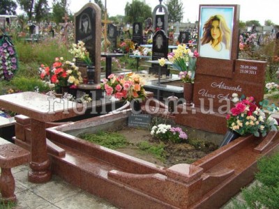 pamyatnik_granit_leznikovckoe_foto_1