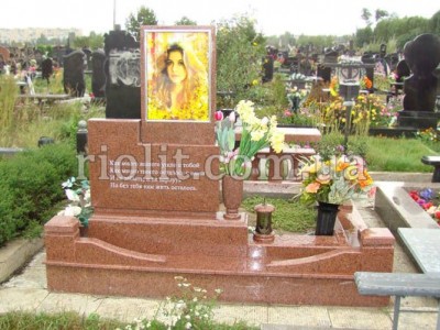 pamyatnik_granit_leznikovckoe_foto_3