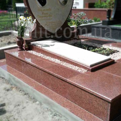 pamyatnik_cerdse_foto_03