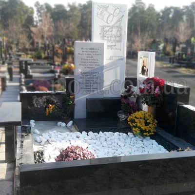 Pamyatnik_mramor_gabbro_foto_02