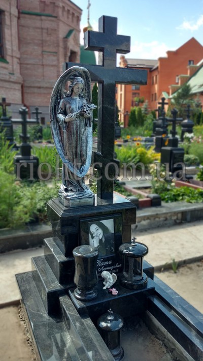 Pamyatnik_Krest_foto_04