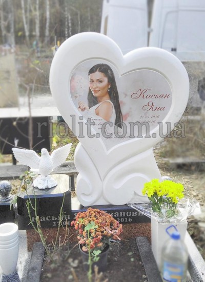Pamyatnik_mramor_cerdce_foto_001