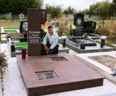 Pamiatnik_tokovckii_steklo_foto_04