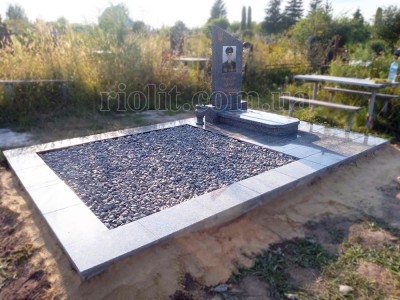pamiatnik_s_pogonami_foto_03