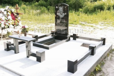 Pamiatnik_arka_foto_01