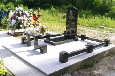 Pamiatnik_arka_foto_02