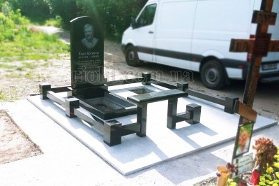 Pamiatnik_arka_foto_03
