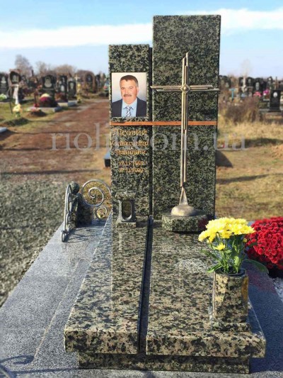 Pamiatnik_z_metal_xrest_foto-04
