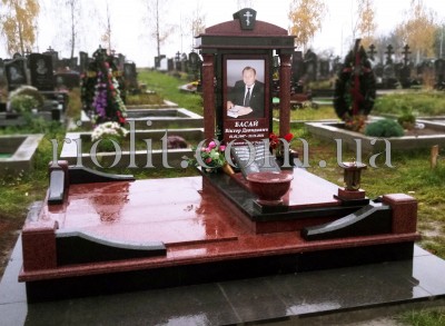 Pamyatnik_kniga_chasovnya_foto_02