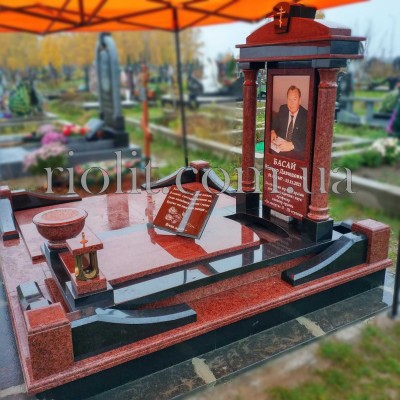Pamyatnik_kniga_chasovnya_foto_03