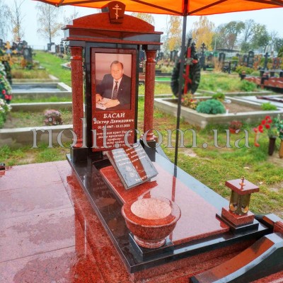 Pamyatnik_kniga_chasovnya_foto_06