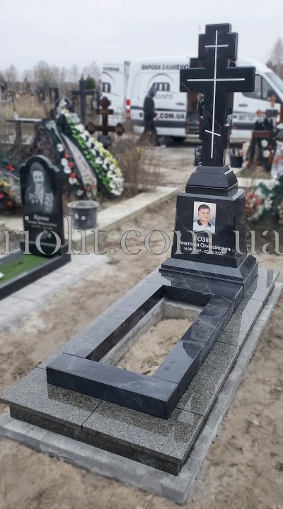 Pamyatnik_xrest_raxnu_foto_02