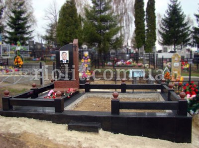 Pamyatnik_Naymovy_foto_2